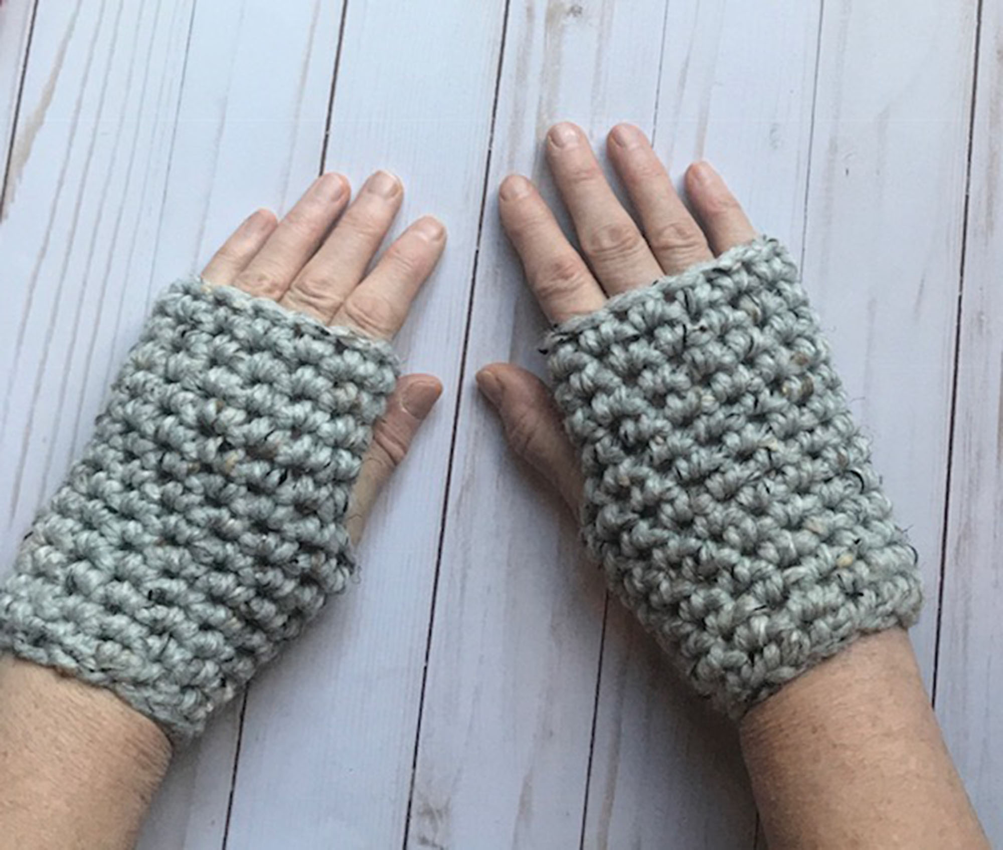 The Short and Chunky Fingerless Gloves Free Crochet Pattern