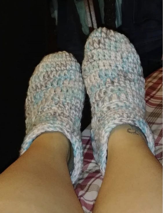 Free slipper socks crochet pattern