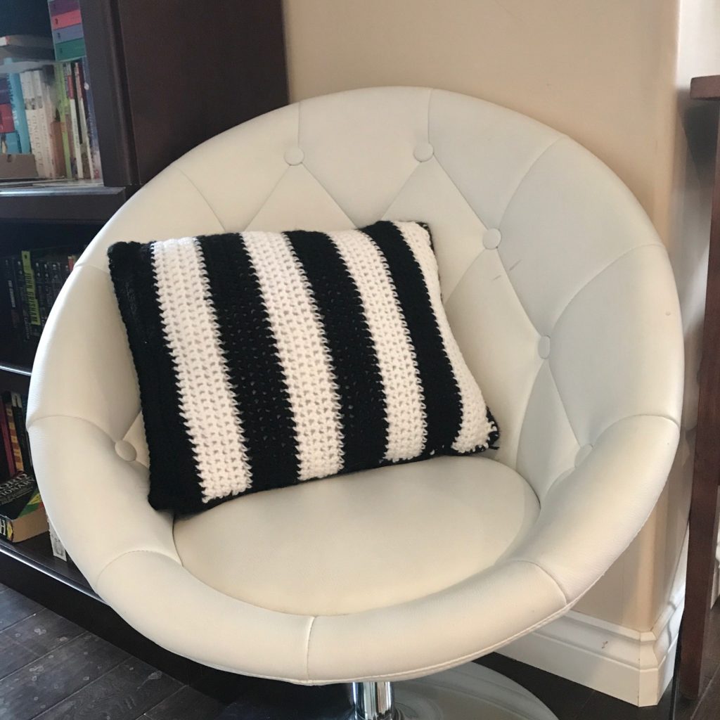 black and white striped crochet cushion free pattern
