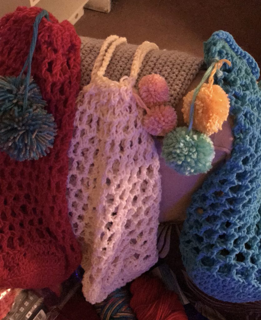 everyday market bag crochet pattern with poms