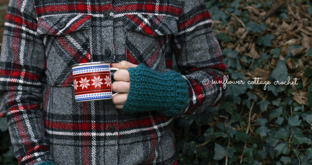 17 free Fingerless Gloves Crochet Patterns. 