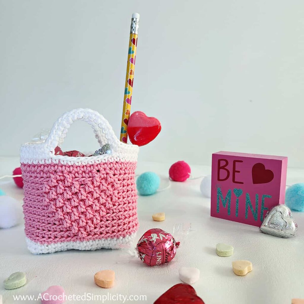 23 Free Valentines Home Decor Crochet Patterns